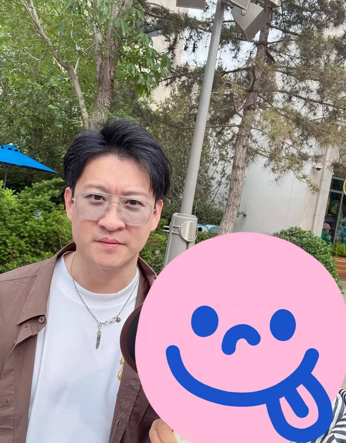 再曝光离婚多年默契依旧被夸负责好爸ag九游会登录曹云金与前妻带娃画面(图3)
